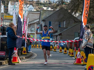 Reynolds eases to victory in Looe 10 Miler