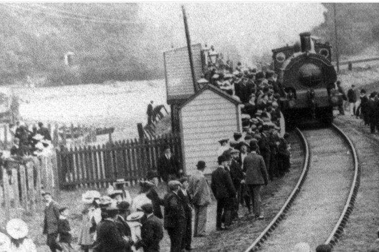 Barrie says of this picture: “Here is the train arriving at Golant for the annual regatta in 1901. This was in the days when the line went from Lostwithiel to Fowey and on to St.Blazey.”