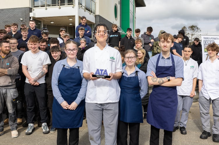 Apprentice group with award 