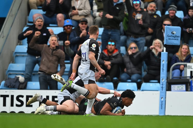Exeter Chiefs No.8 Greg Fisilau crashes over for his side's winning try against Newcastle Falcons at Sandy Park
