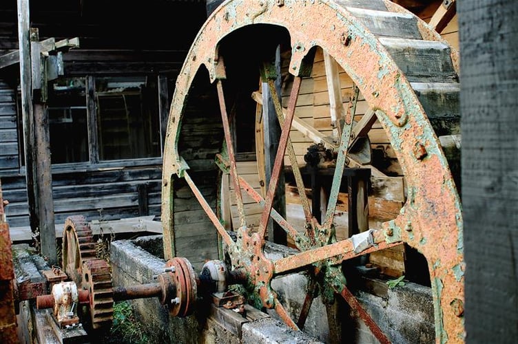 Water wheel in Tolgus Mill.