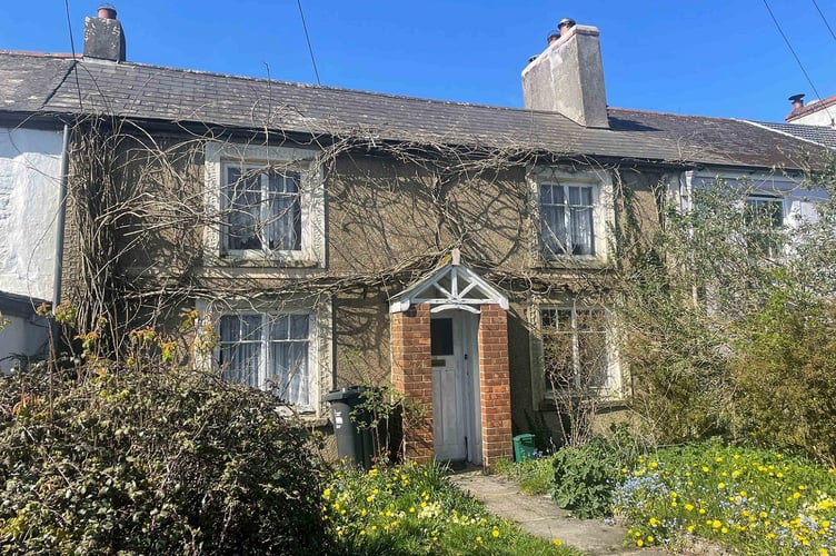 UNDER HAMMER - Cathebedron Road, Carnhell Green, Camborne.
