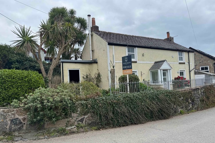 UNDER HAMMER - Hillside, Gulval Cross.