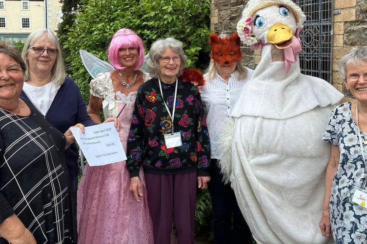 The Mevagissey Entertainers gave £600 to Mevagissey Memory Café.