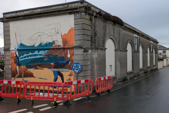 New mural depicting the Cribbar wave taking shape