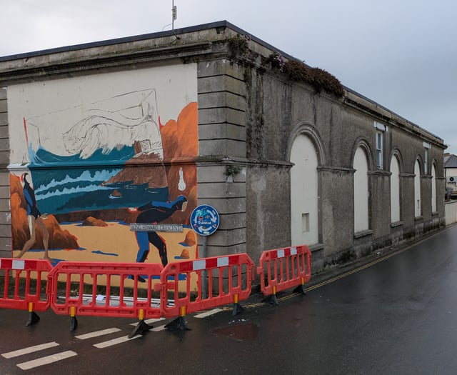 New mural depicting the Cribbar wave taking shape