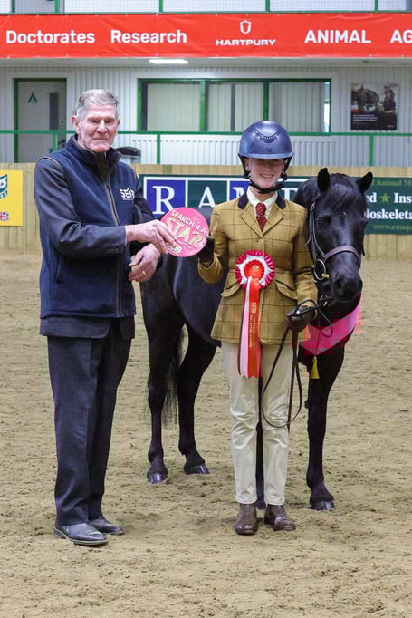 Judge Richard Ramsay presents Lucia and Storm Cloud with their prize