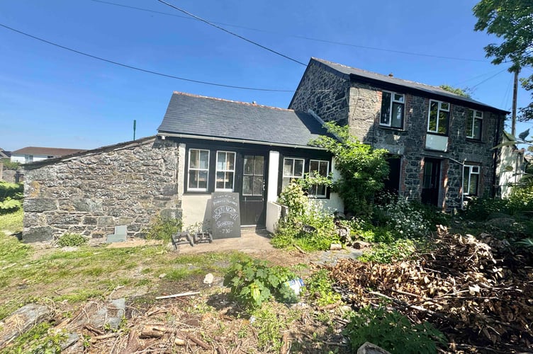 UNDER HAMMER - The Old Inn Cottage, Mullion