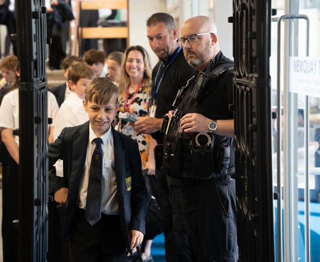 Police visit school with knife arch to educate students