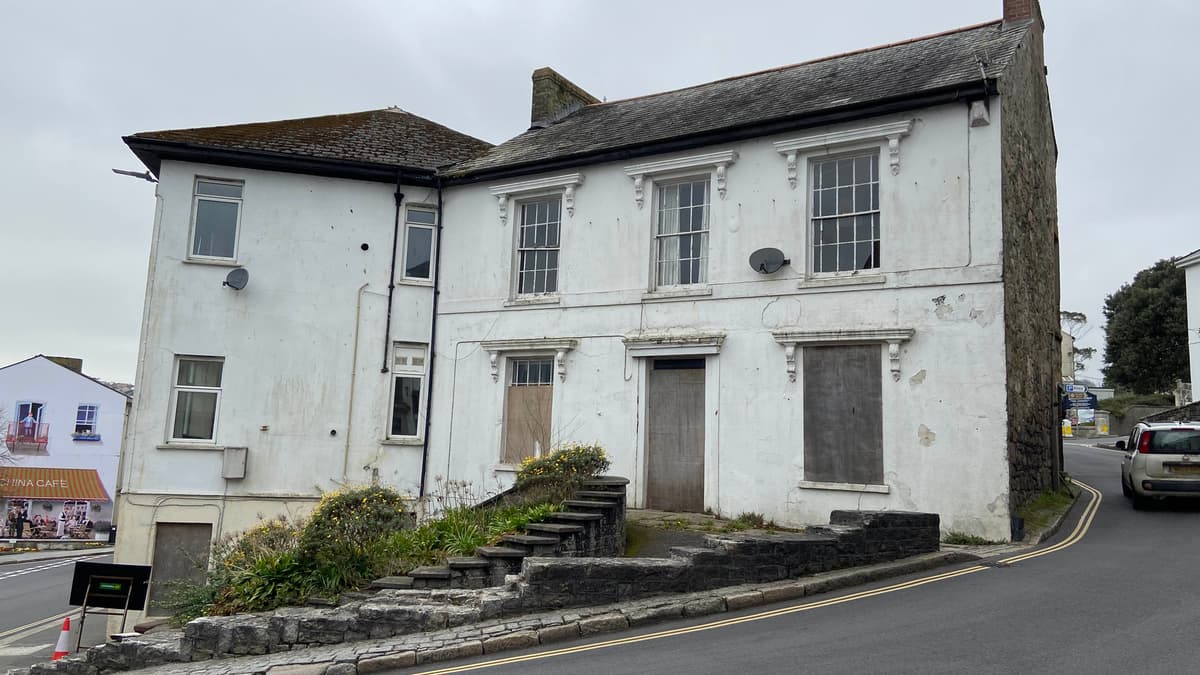 Political spat over who made ‘stupid’ decision to buy £1m pub