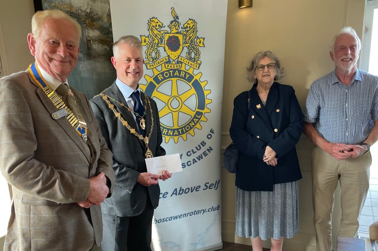 Chris Wells & Carol Swain accept cheque