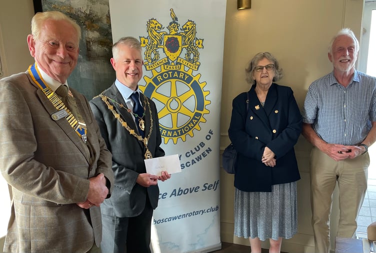 Chris Wells & Carol Swain accept cheque