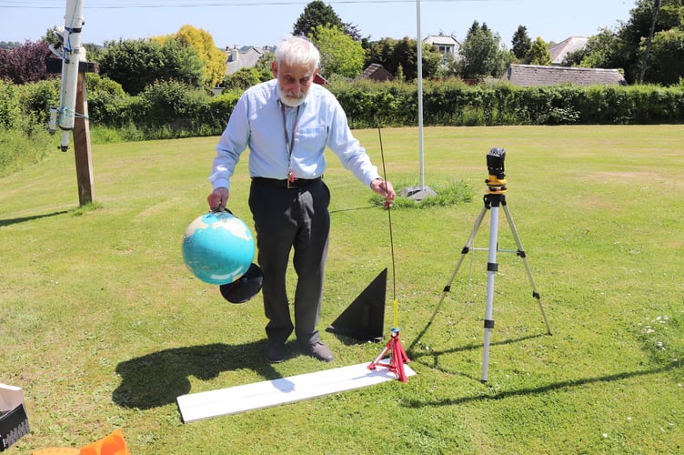 Brian Sheen measuring the circumference of the Earth with a stick and a shadow