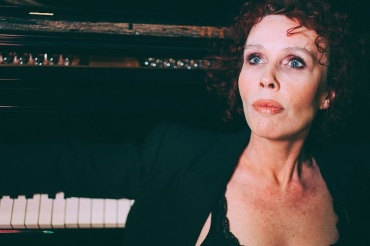 Fiona Ross: Moments in My Notebook.