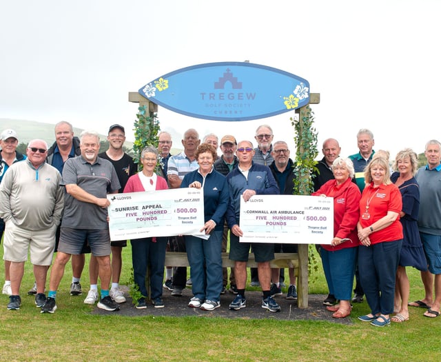 Golfers chip in £1,000 for charity
