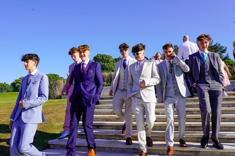 Camborne students dazzle at glamorous prom night.