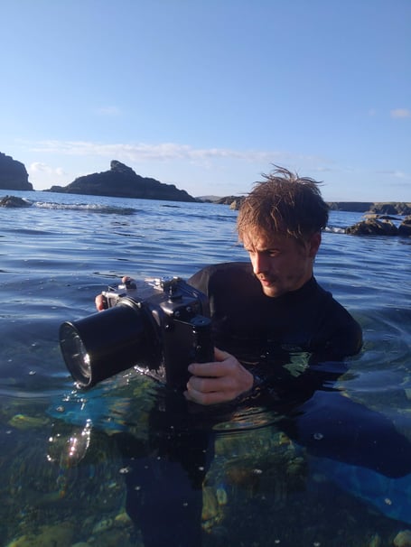 In-water photographer Sam Sherring
