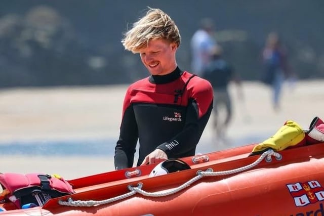 RNLI lifeguards rescue 10 swimmers caught in a rip current