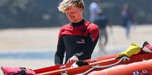 RNLI lifeguards rescue 10 swimmers caught in a rip current