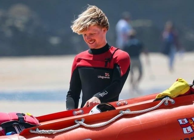 RNLI lifeguards rescue 10 swimmers caught in a rip current