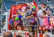Grand parade at climax of eight days of carnival fun in St Dennis