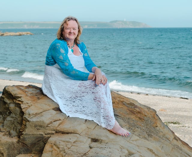 Artist holding a fundraising exhibition and dinner in aid of charity