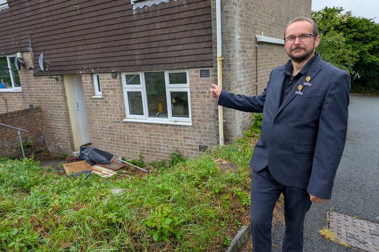Cllr Andy Coppin, former mayor of Bodmin outside an empty social housing property in the town. (Picture: Aaron Greenaway/Tindle)