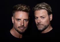 Chart-topping duo to perform night of iconic 90s pop anthems