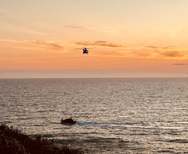 A man has died after being recovered from the sea at Mawgan Porth