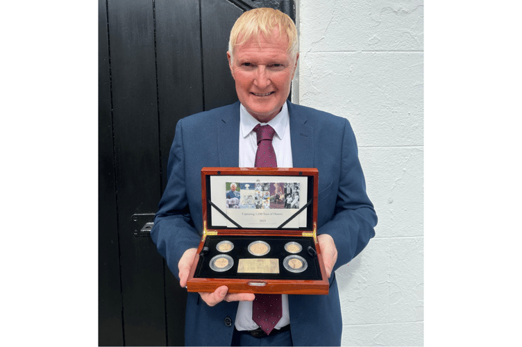 Darren Ashley, from Hansons Auctioneers Cornwall, with the sale’s top lot.