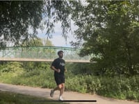 Marathon runner helping cancer charity