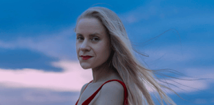 Enchanting singer-songwriter to perform in Penzance
