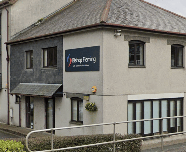 Accountants raise £4,000 for local hospice