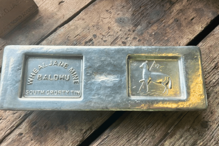Cornish tin ingot raises £14,000 for CHSW at auction.