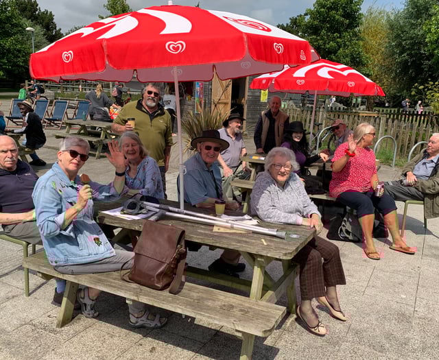 Oddfellows friends enjoy summer gathering at boating lake 