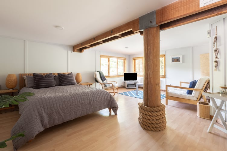 pole house