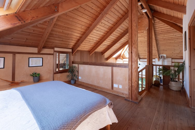 pole house