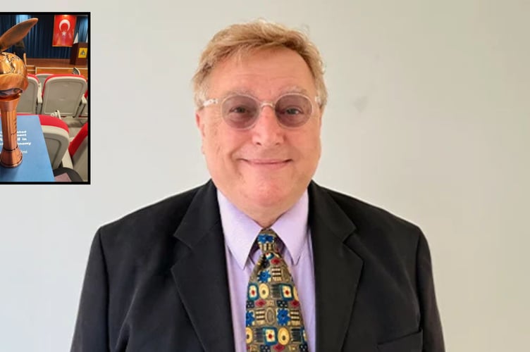 Professor Vincent James Hooper has been awarded the Distinguished Achievement Award in Political Economy for the Twenty-First Century by the World Association for Political Economy 