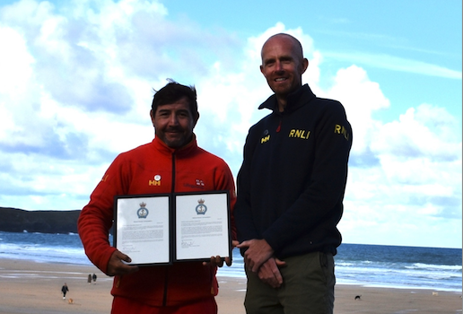 Marcelo Crivicich being presented with his medical award by regional lifeguard lead Guy Botterill (Picture: Newquay RNLI lifeguards)