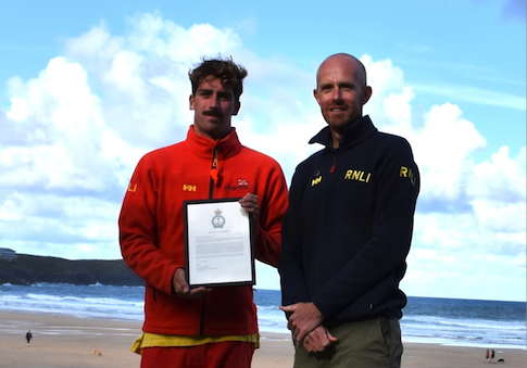 (L-R) Otis Perry being presented with his medical award by regional lifeguard lead Guy Botterill (Picture: Newquay RNLI lifeguards)