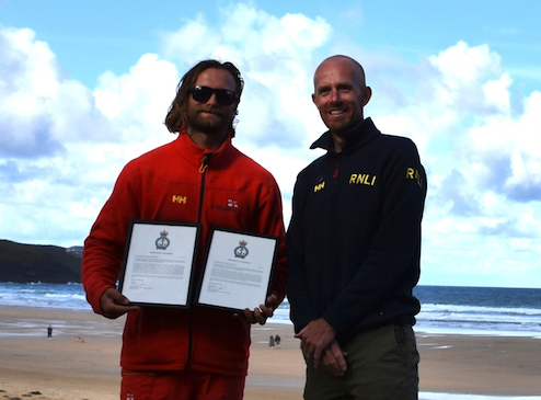(L-R) Harry Pleasants being presented with his medical award by regional lifeguard lead Guy Botterill (Picture: Newquay RNLI lifeguards)