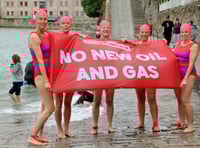 Swimming team call on government to block development