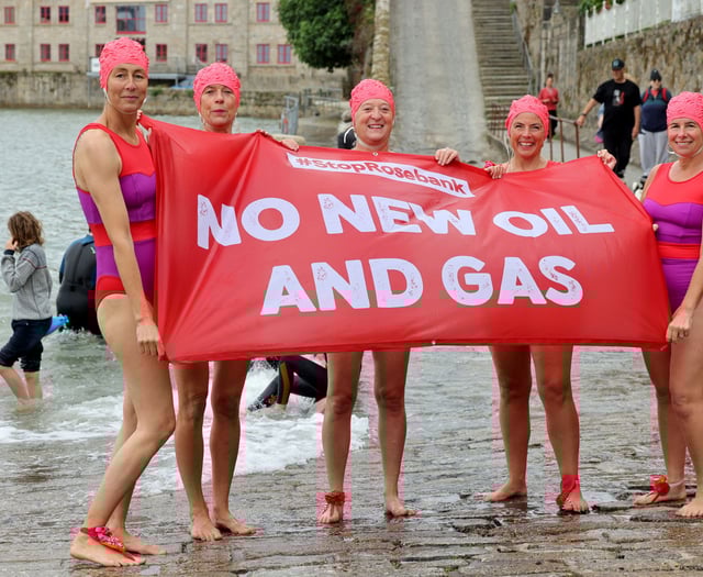 Swimming team call on government to block development