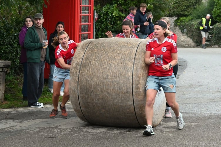 Newquay Hockey Club team Chicks with Sticks win for the 17th time (Picture: @thisisnewquay)