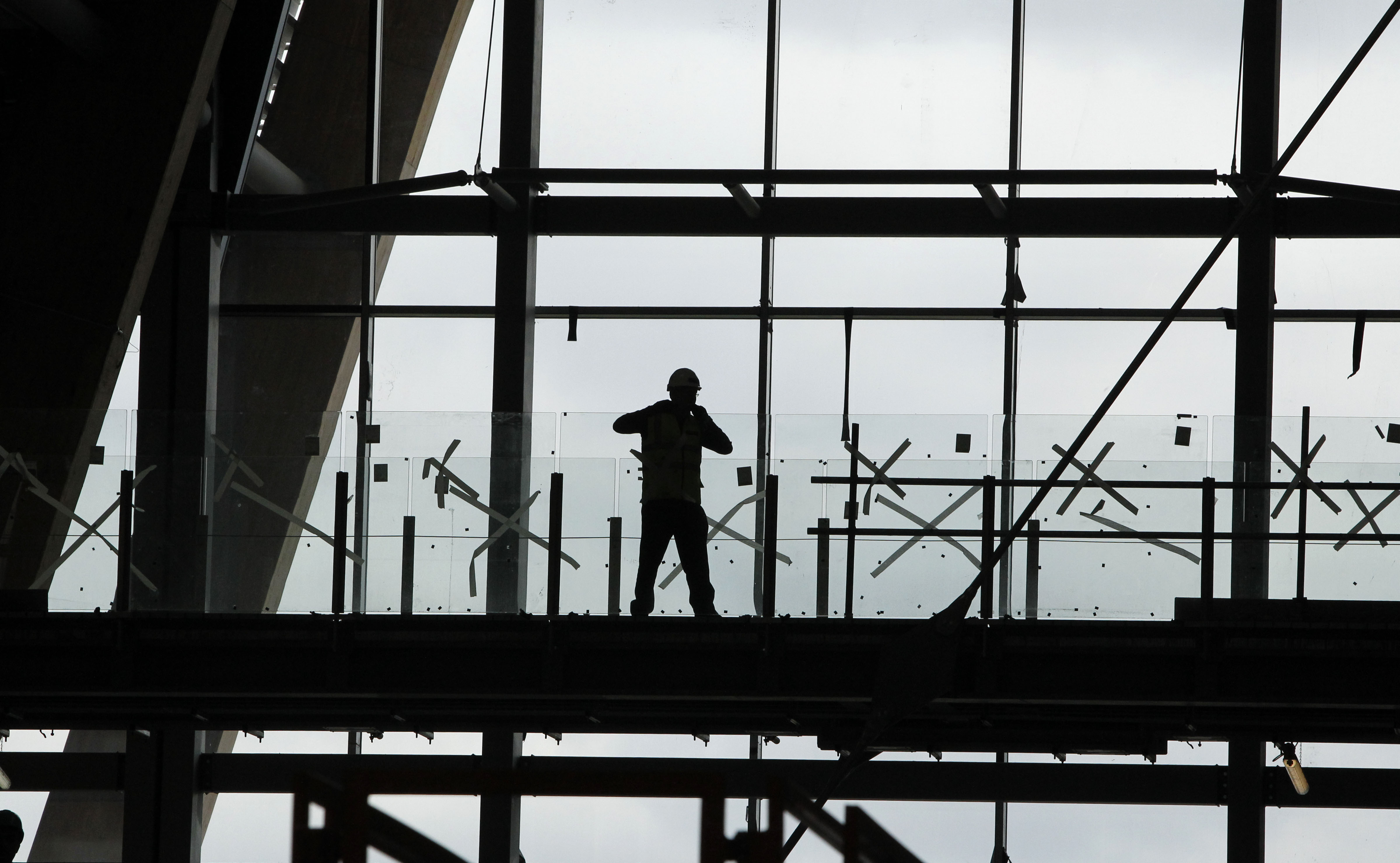 Almost 2,000 people in Cornwall starting apprenticeships – despite number reaching record high in England