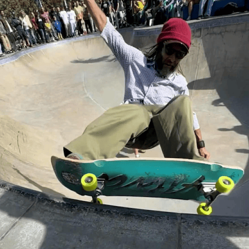 Dogtown skate legend Tony Alva carving it up at the expression session held at Concrete Waves (Picture: @mossfoundationskaters)