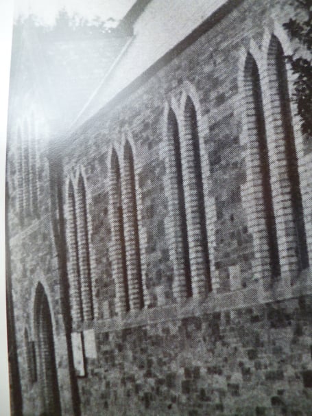 Barrie says of this photograph: “This is now Glentworth Terrace on Restormel Road, Lostwithiel, and shows the original chapel which was transformed into a terrace of 4 houses.”