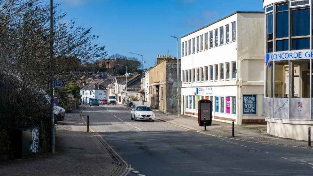 Cornwall’s Capital City to Get ‘giant Smartphones’ on Its Streets |...