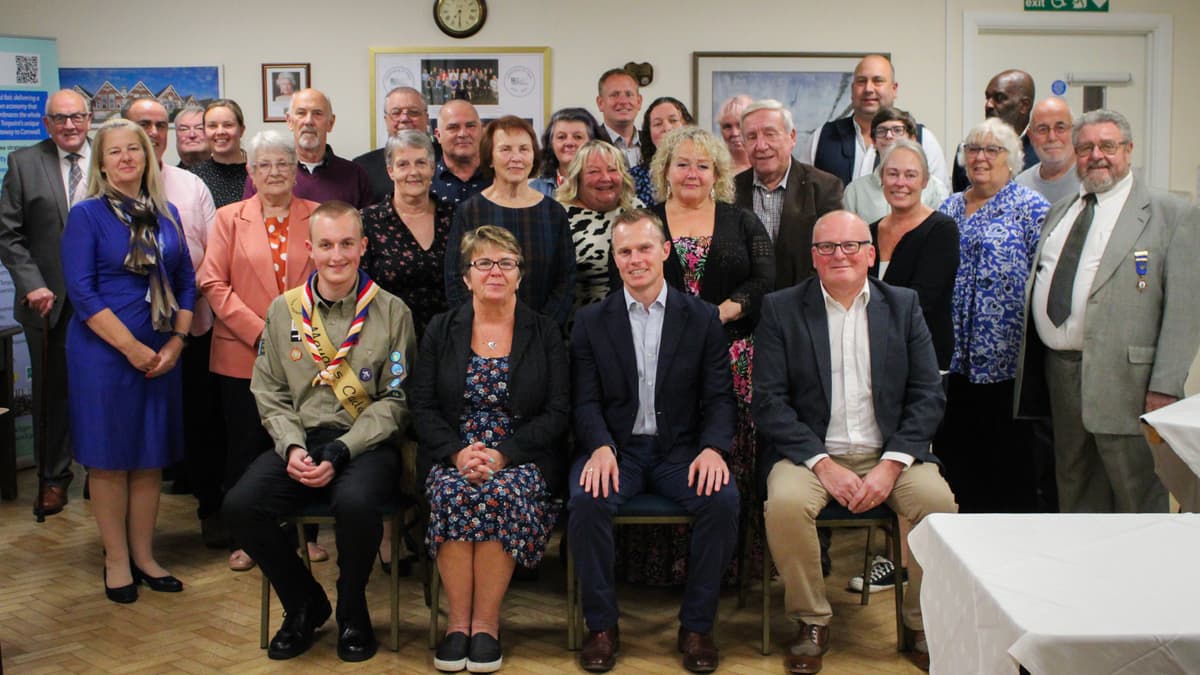 Mayor Hosts Civic Reception for New HMS Raleigh Captain | Voicenews...