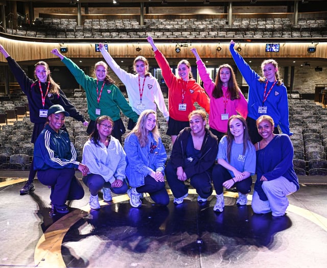 Drama students meet SIX queens